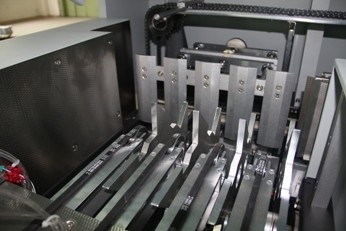 Digital Robot 2000C System oklejania książek Druk segregatorów na żądanie