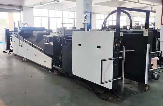 Automatyczna maszyna do lakierowania 760mm Format Spot UV Coating Machine
