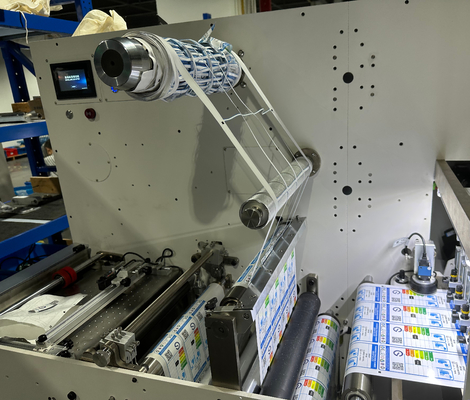 Automatyczny All-In-One Digital Label Finisher Label Die Cutter z laminowaniem, cięciem i wycinaniem