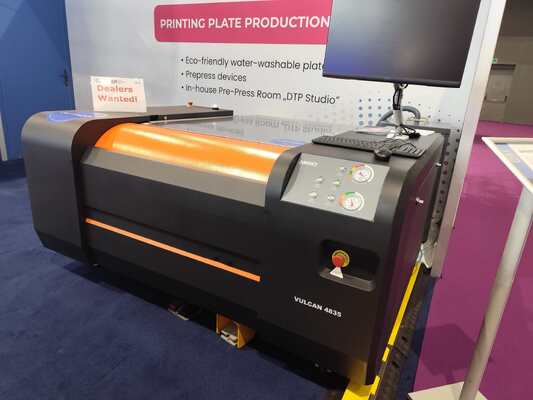 Cyfrowy druk fleksograficzny o powierzchni 0,4 m2/h Grawerowanie laserowe Maszyna do płyt CTP z maksymalnym rozmiarem grawerowania 1270 x 900 mm i technologią cyfrowego ekranu 3D