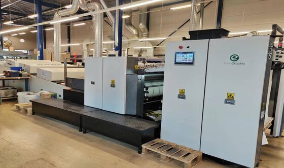 Maszyna do lakierowania plam UV 9500 sph A1 z maksymalnym rozmiarem arkusza 720x1060 mm i grubością 80-500 gm