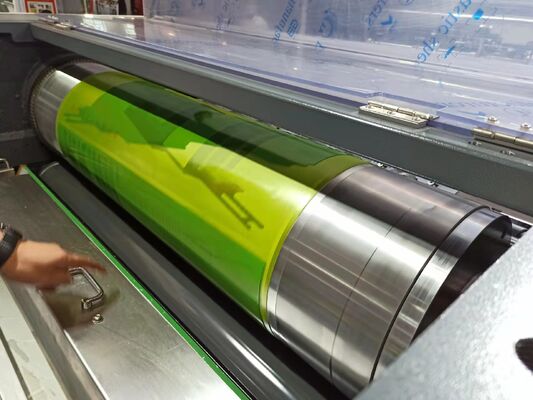 Maszyna do lakierowania plam UV 9500 sph A1 z maksymalnym rozmiarem arkusza 720x1060 mm i grubością 80-500 gm