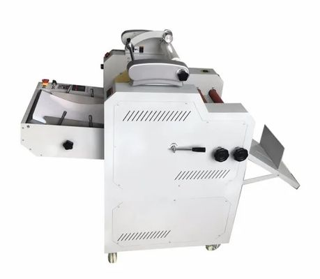 25m/min Automatyczny laminator fletowy 3900W z nożem do przycinania